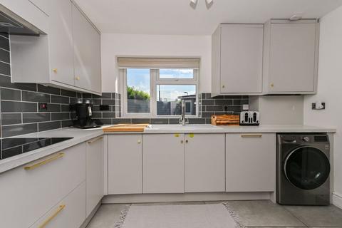 18 Allen Close, Dunstable, LU5 4DG