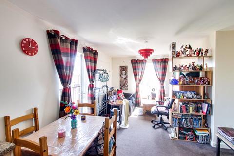 2 bedroom apartment for sale, Finch Court, Trowbridge