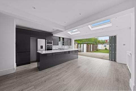33 Caversham Avenue, Sutton, SM3 9AQ
