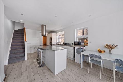 12 Station Road, Carshalton, SM5 2LA