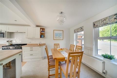 11 Swallowfield Close, Priorslee, Telford, TF2 9TG