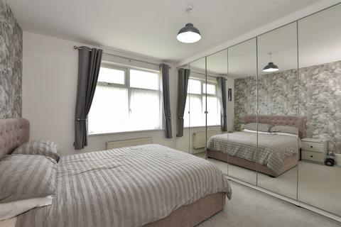 3 bedroom terraced house for sale, Wadeville Avenue, Romford, Essex