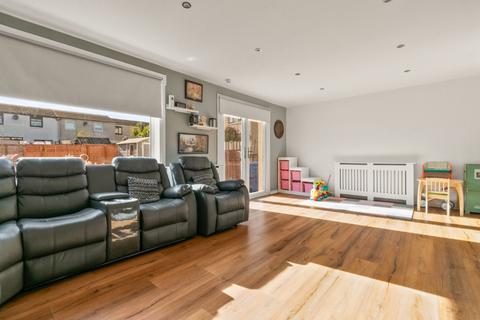1 Carson Road, Balloch, Alexandria, G83 8QG