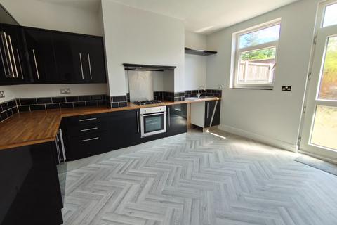 4 bedroom terraced house to rent, Granville Street, Barnsley