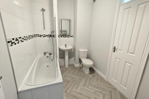 4 bedroom terraced house to rent, Granville Street, Barnsley
