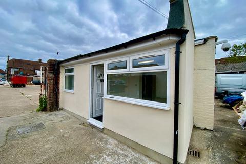Property to rent, Kings Estate, Elm Park