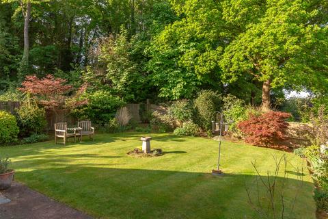 12 High Meadow Close, Dorking, RH4 2LG