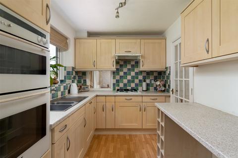 12 High Meadow Close, Dorking, RH4 2LG