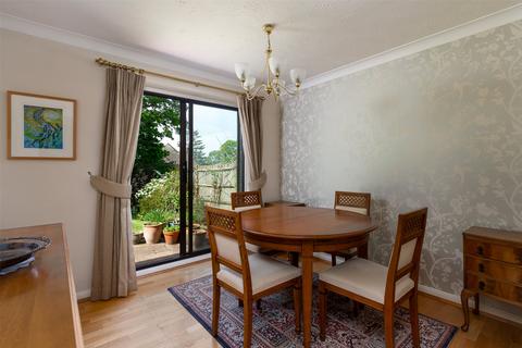 12 High Meadow Close, Dorking, RH4 2LG