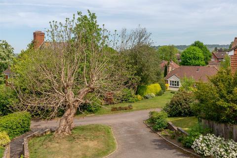 12 High Meadow Close, Dorking, RH4 2LG