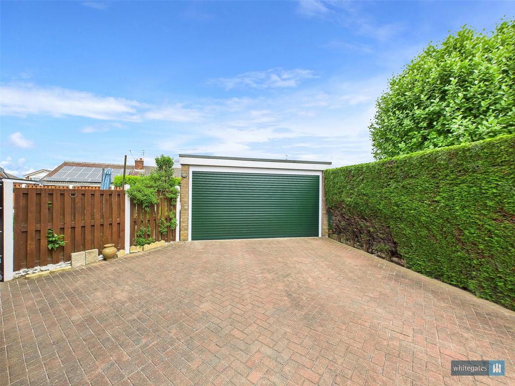 Garage/Driveway