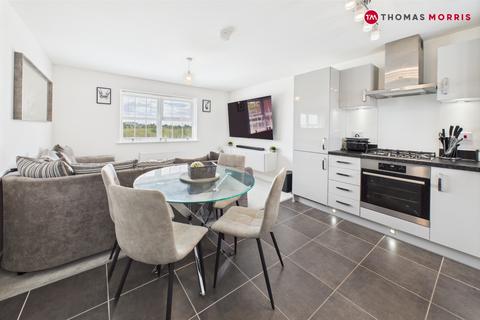 2 bedroom semi-detached house for sale, Tavener Drive, Bedfordshire SG18