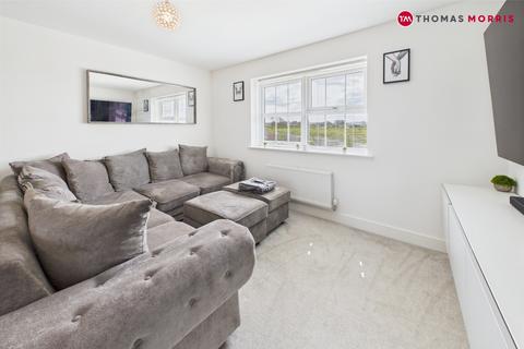 2 bedroom semi-detached house for sale, Tavener Drive, Bedfordshire SG18