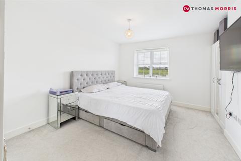 2 bedroom semi-detached house for sale, Tavener Drive, Bedfordshire SG18