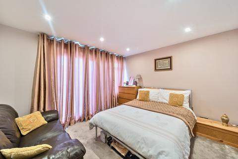 53 Rawnsley Avenue, Mitcham, CR4 4BX