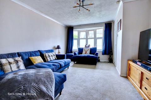 3 Hussar Close, Daventry, NN11 9HJ