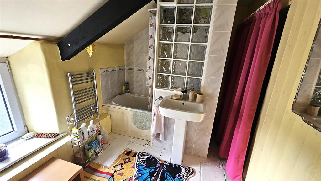 Bathroom.jpg