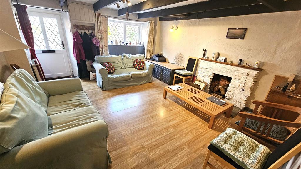 Alt Living Room.jpg