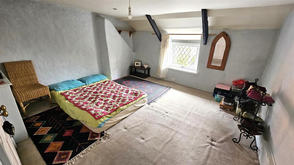 Bedroom 1.jpg