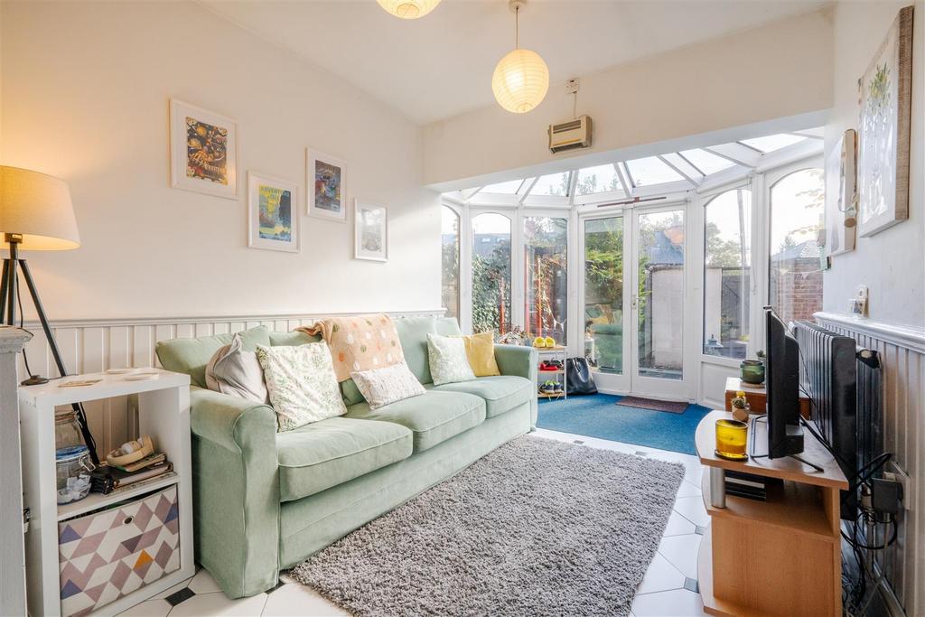 433 A Glossop - Sitting area