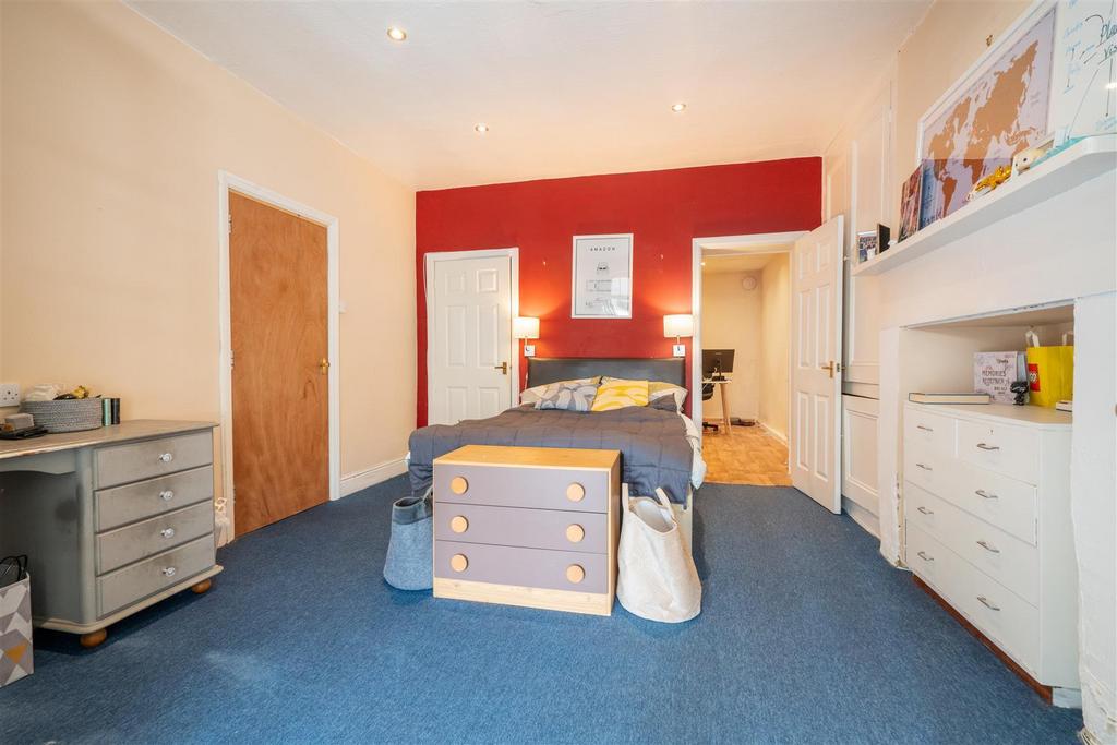 433 A Glossop - Bedroom