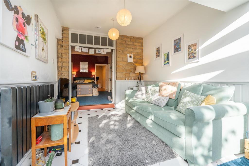 433 A Glossop - Sitting area