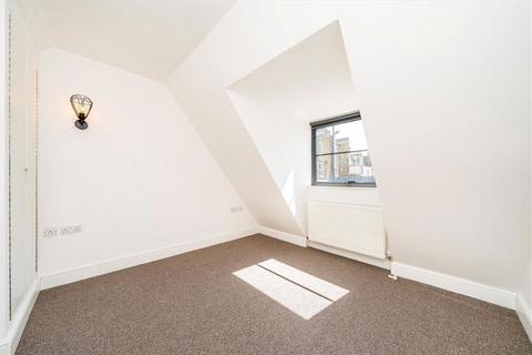 1 bedroom semi-detached house to rent, Malpas Road, London SE4