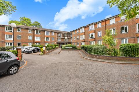 1 bedroom retirement property for sale, Farm Close, Staines-upon-Thames, TW18