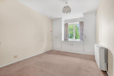 1 bedroom retirement property for sale, Farm Close, Staines-upon-Thames, TW18