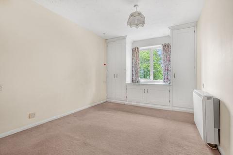 1 bedroom retirement property for sale, Farm Close, Staines-upon-Thames, TW18