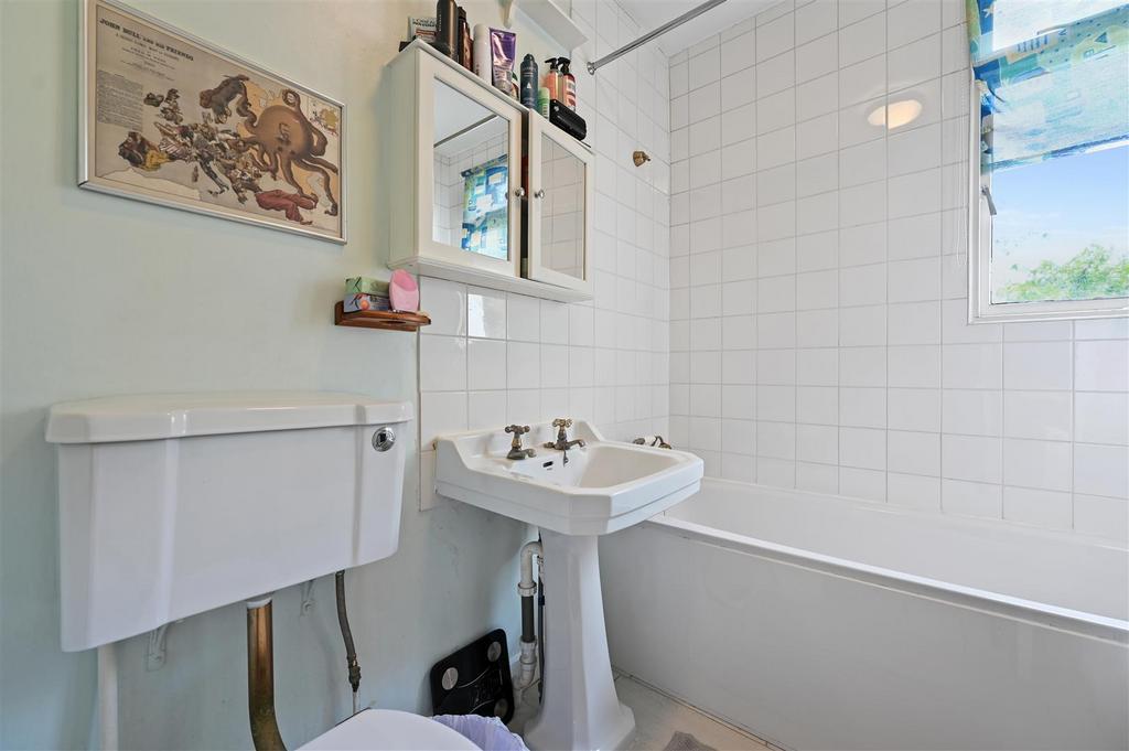 Poplar Grove - Bathroom3 (1).JPG