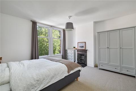 12 Brookfield Place, Leeds, LS6 4EH