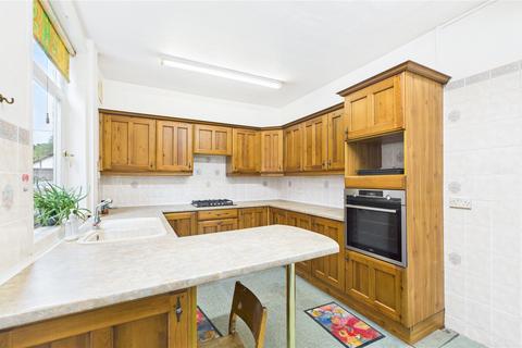 65 Grasmere Road, Lightwater, GU18 5TL