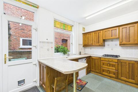 65 Grasmere Road, Lightwater, GU18 5TL