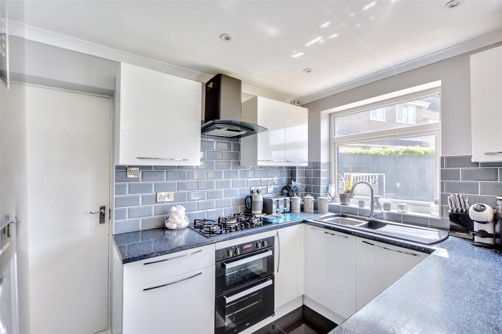 Kitchen 2.jpeg