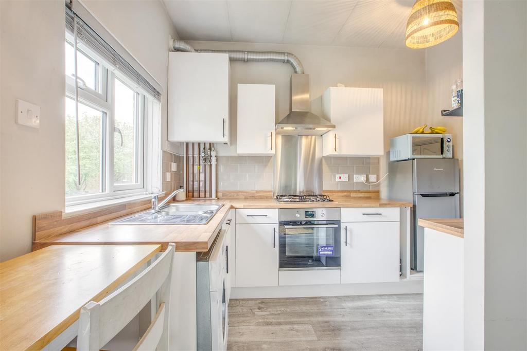 5 Malvern Close, HP13 5 SA-5.jpg