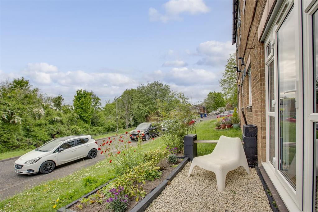 5 Malvern Close, HP13 5 SA-9.jpg