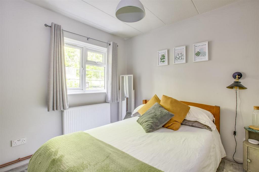 5 Malvern Close, HP13 5 SA-1.jpg