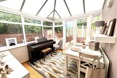 4 bedroom detached house for sale, Redland Grove, Staincross, S75 6LZ