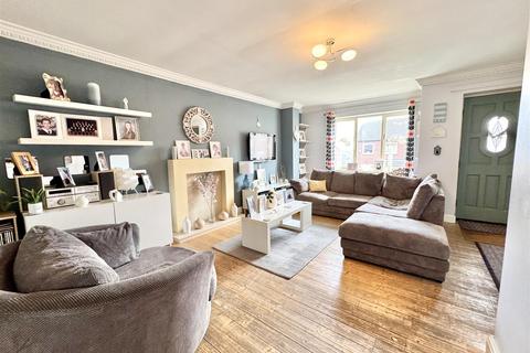 4 bedroom detached house for sale, Redland Grove, Staincross, S75 6LZ