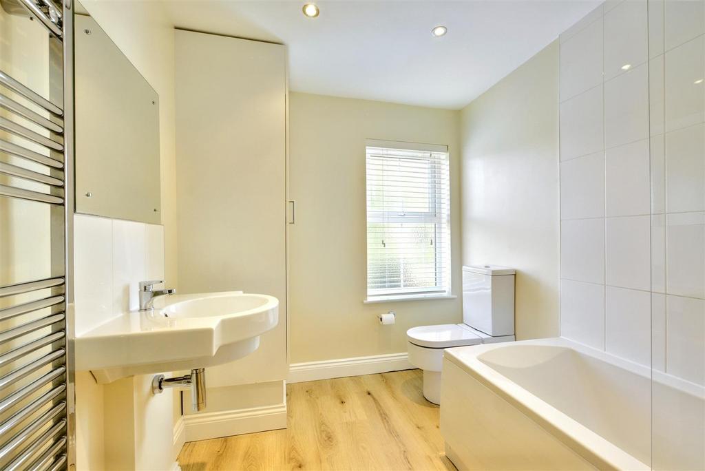 Bathroom 1.jpeg