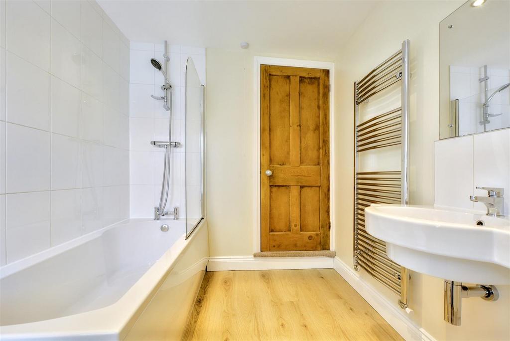 Bathroom 2.jpeg