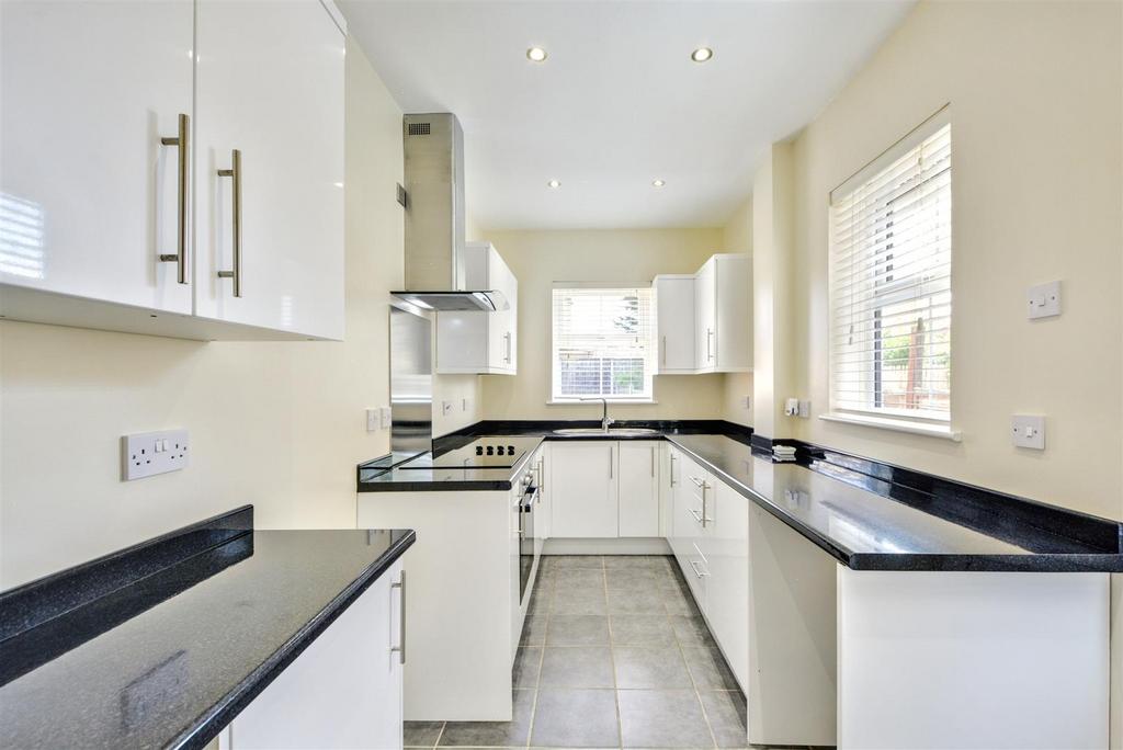 Kitchen 2.jpeg