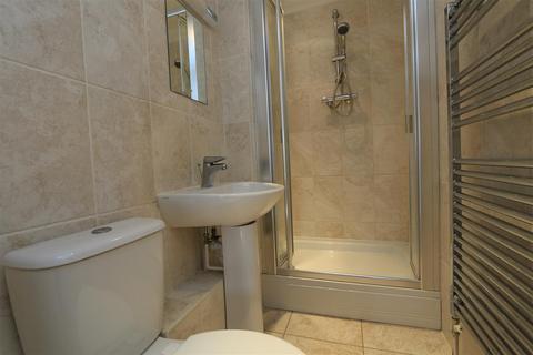 2 bedroom apartment to rent, Devonshire Road, Bexleyheath
