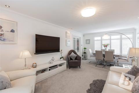 3 bedroom semi-detached house for sale, Fyfield Avenue, Wickford, Essex, SS12