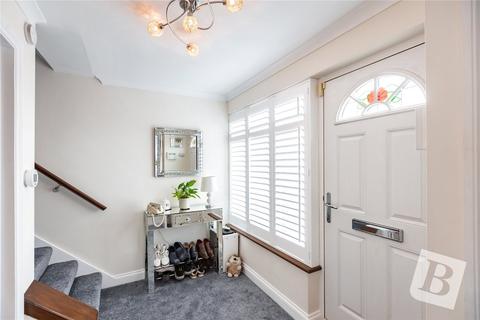 3 bedroom semi-detached house for sale, Fyfield Avenue, Wickford, Essex, SS12