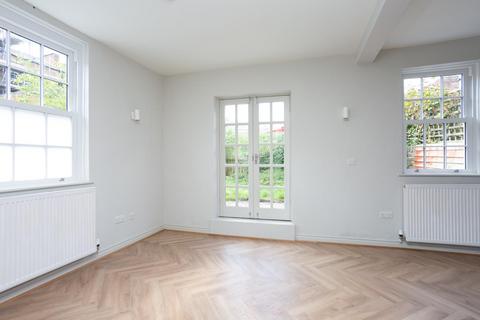 2 bedroom detached house to rent, Cobble Court Mews, York