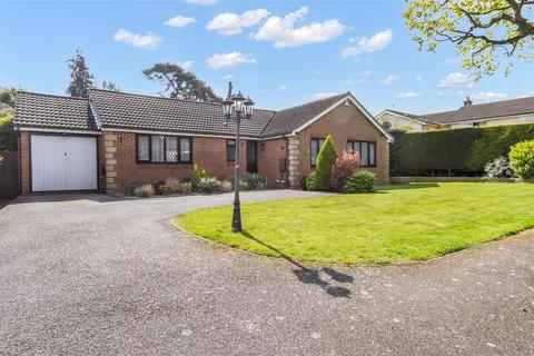 3 bedroom detached bungalow for sale - Chester Close, Potters Bar EN6