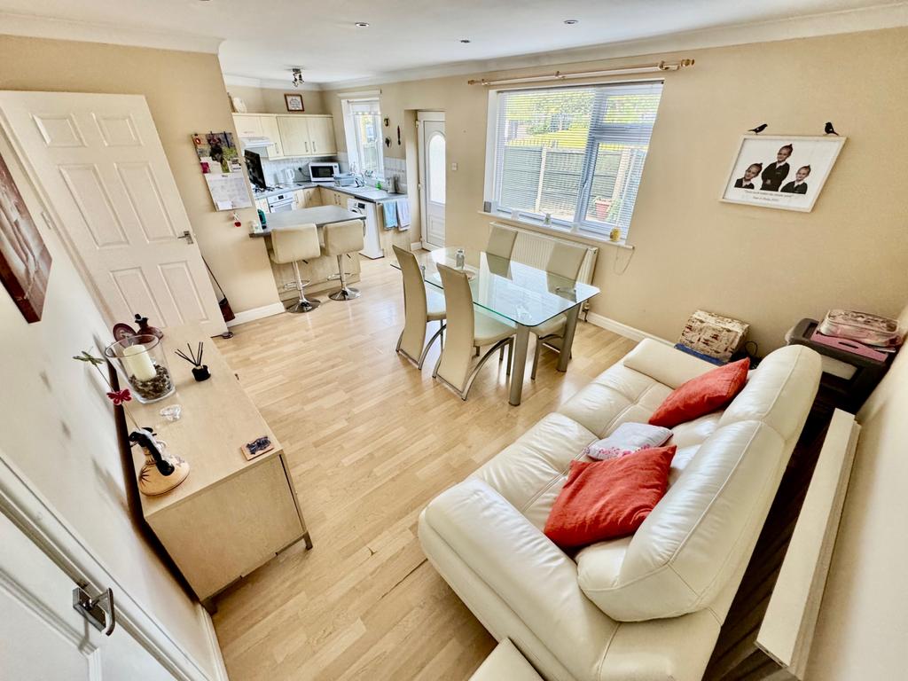 3 Bedroom End Terrace House For Sale