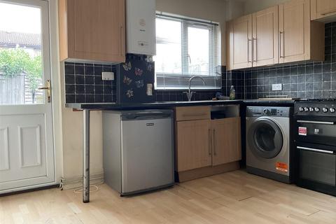 5 Sapphire Close, Dagenham, RM8 1UF
